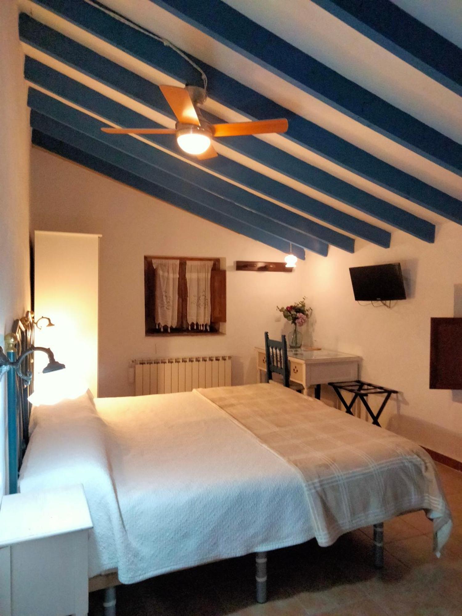 Hostal Los Aromas Вильена Экстерьер фото