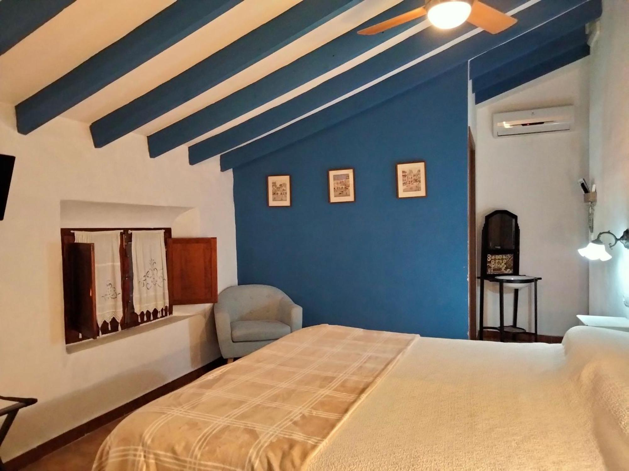 Hostal Los Aromas Вильена Номер фото