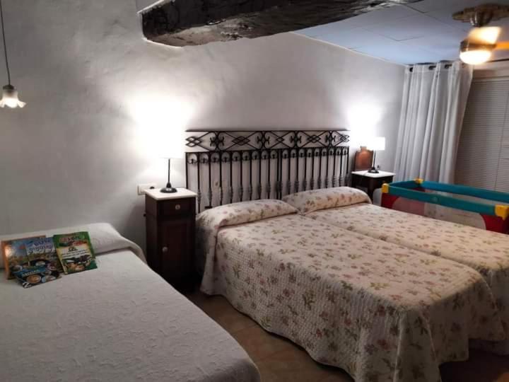 Hostal Los Aromas Вильена Экстерьер фото