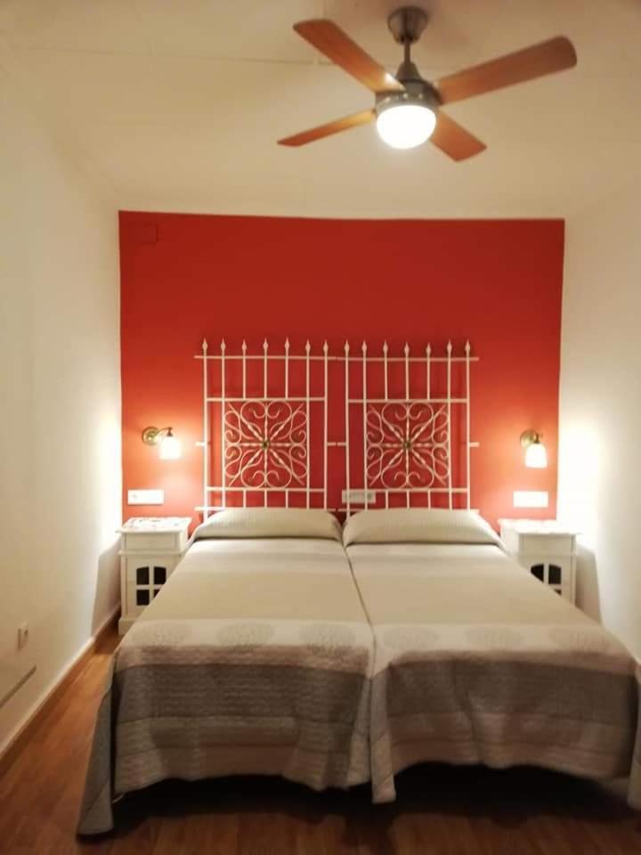 Hostal Los Aromas Вильена Экстерьер фото