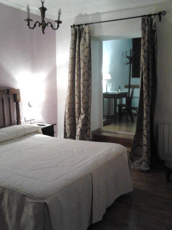 Hostal Los Aromas Вильена Номер фото