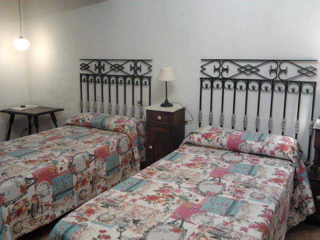 Hostal Los Aromas Вильена Номер фото