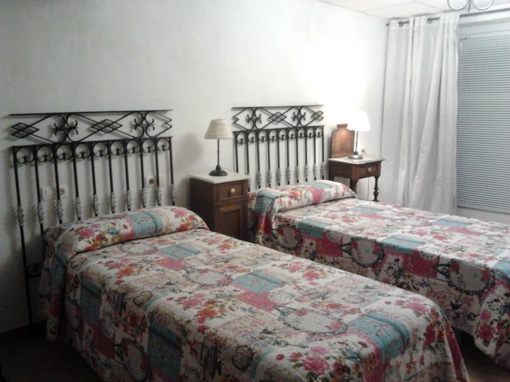 Hostal Los Aromas Вильена Номер фото