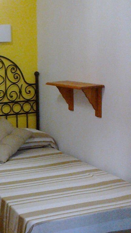 Hostal Los Aromas Вильена Номер фото