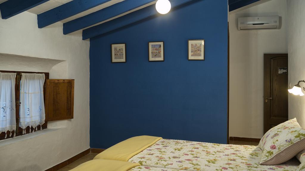 Hostal Los Aromas Вильена Экстерьер фото