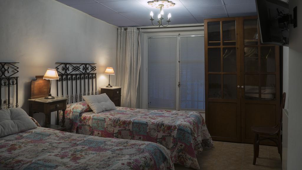 Hostal Los Aromas Вильена Экстерьер фото