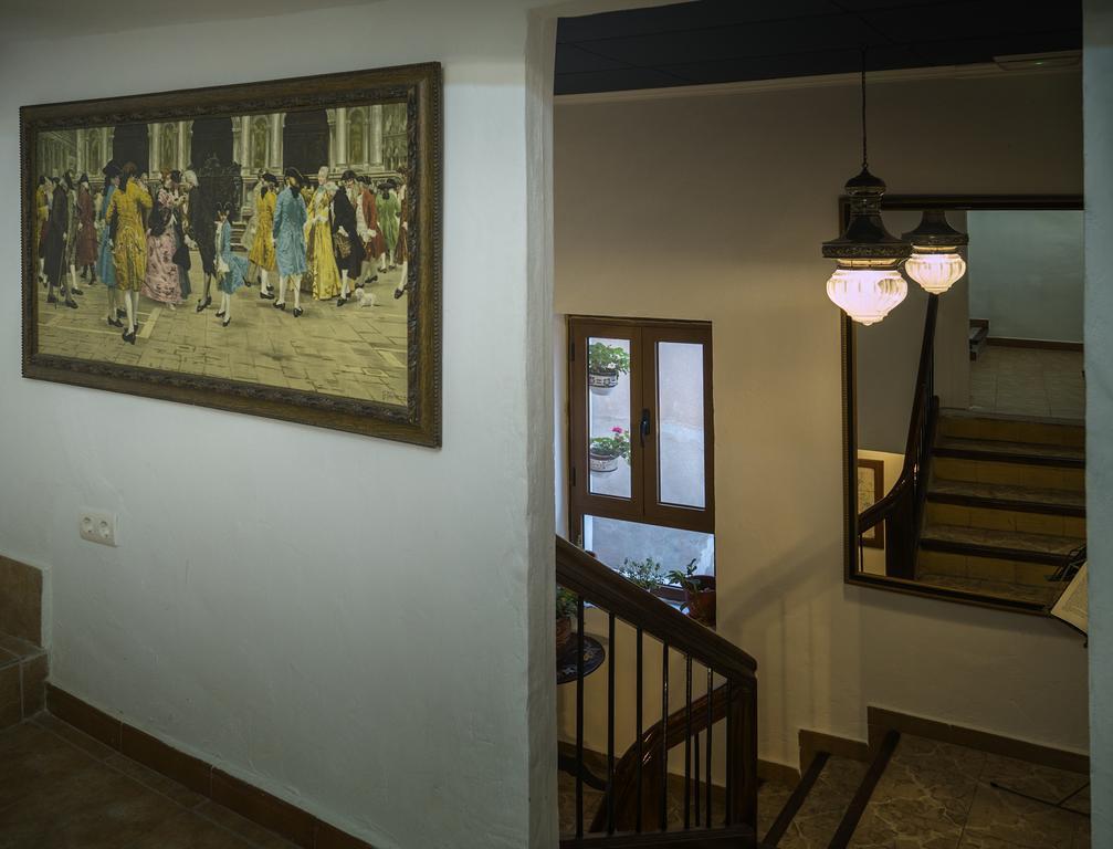 Hostal Los Aromas Вильена Экстерьер фото