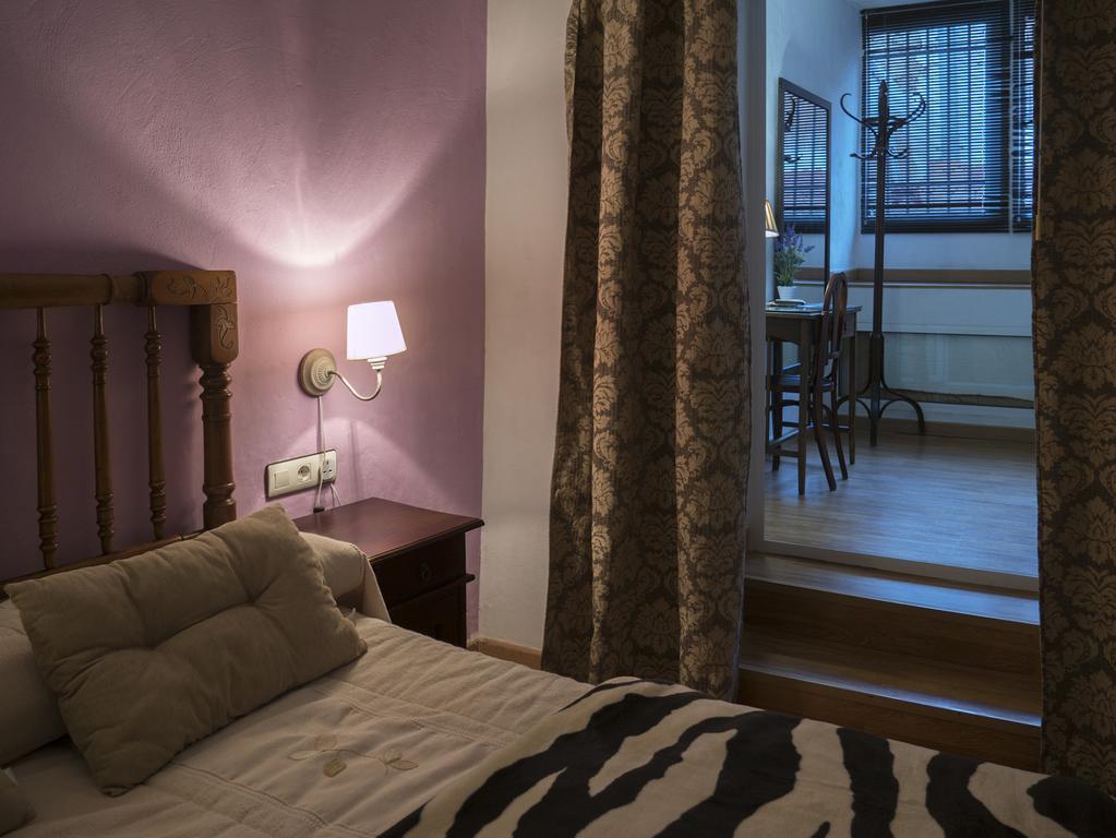 Hostal Los Aromas Вильена Экстерьер фото