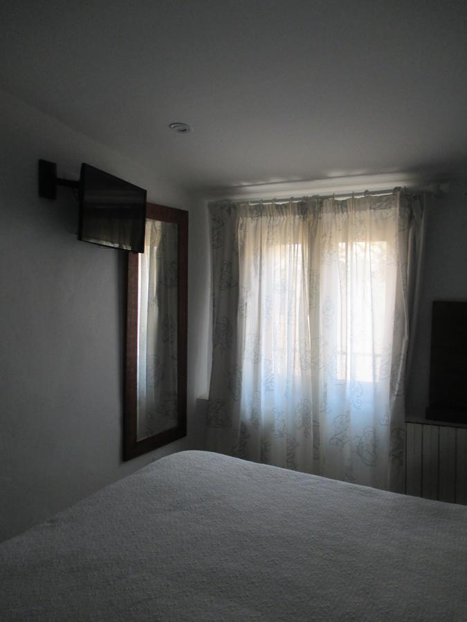 Hostal Los Aromas Вильена Экстерьер фото